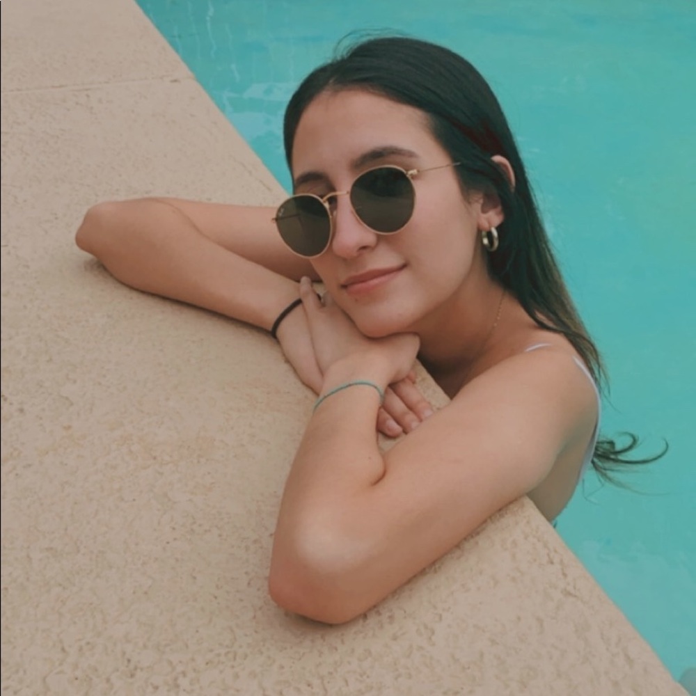 Meet your Posher, Thais